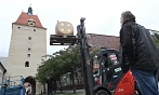 Do pelhřimovského Muzea rekordů a kuriozit se stěhovala obří hrací kostka....