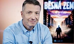 Hostem pořadu Rozstřel je spisovatel, právník a lingvista Petr Opršal.