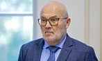 Porodník Lubor Minařík u soudu v České Lípě (6. října 2026)