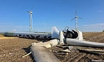 Poblíž Potštátu na Přerovsku se zřítila jedna ze čtyř větrných elektráren,...