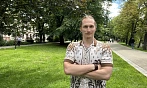 František Vejmělka se dostal na Novou Guineu při studiu na Přírodovědecké...