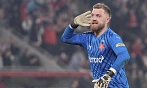 Slávistický brankář Jindřich Staněk slaví gól svého týmu v derby proti Spartě.