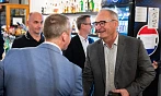 Lídr ODS Miroslav Chalánek zdraví lídra ANO, primátora Jiřího Korce. (10. říjen...