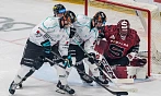 Hokejové utkání Tipsport extraligy mezi Karlovými Vary a Spartou.