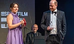 Olympijská vítězka Zuzana Maděrová a šéf poroty festivalu Zdeněk Škoda v...