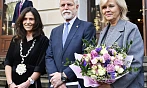 Prezident Petr Pavel s manželkou Evou (vpravo) a primátorkou Karlových Varů...