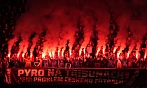 Pyro sparťanských fanoušků v derby proti Slavii