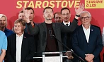Volební štáb na Malostranském náměstí v Praze (Starostové). Na snímku Vít...