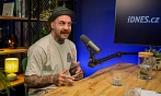 Josef Hála při natáčení podcastu (19. října 2026)