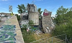 Betonová skulptura Rovnováha na Barrandovském mostě se zřítila. (17. července...