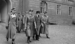 Heinrich Himmler (na snímku v popředí) za druhé světové války takzvaný...