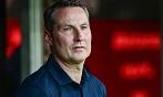 Sparťanský trenér Brian Priske před zápasem s Olympiquem Lyon ve třetím...
