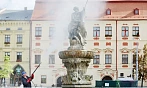 Pravidelná předzimní očista Neptunovy kašny na Masarykově náměstí v Jihlavě.