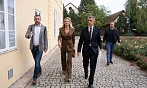 V Česku začaly komunální a senátní volby. Premiér Andrej Babiš (ANO) přichází v...