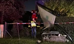Řidič nákladního vozu zkolaboval a narazil do rodinného domu. (18. října 2026)