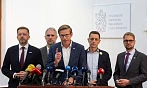 Tisková konference opozice k vyslovení nedůvěry vládě. Předstoupili zástupci...