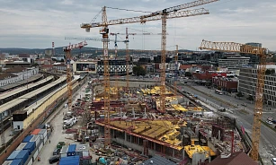 Nová výstavba na místě Prioru u nádraží v Brně je v polovině, začíná vyrůstat...
