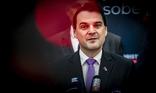 Předseda Motoristů sobě a ministr zahraničí Petr Macinka představil volební...