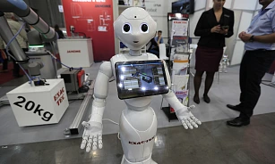 Humanoidní robot Pepper na Mezinárodním strojírenském veletrhu v Brně v roce...
