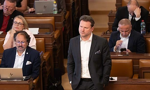 Mimořádná schůze Sněmovny k možnému střetu zájmů premiéra Andreje Babiše. Na...