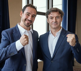 Nový trenér české reprezentace Santi Denia (vpravo) a jeho asistent Pablo Amo.