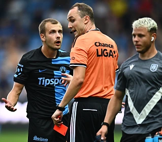 Libereckým fotbalistům se příliš nepozdávalo, že jim sudí Marek Radina udělil v...
