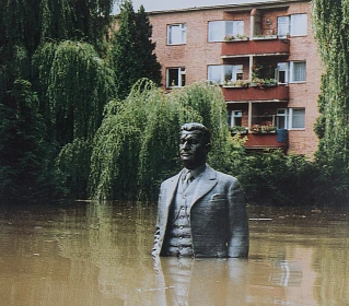Repro fotografie z knihy Svědectví o potopě 1997 Otrokovice.