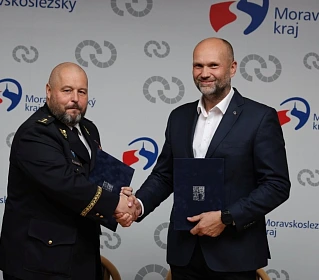 Hejtman Moravskoslezského kraje Josef Bělica (vpravo) a generální ředitel...