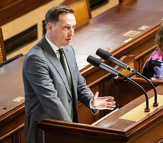 Poslanec hnutí STAN Karel Dvořák hovoří na schůzi Poslanecké sněmovny při...