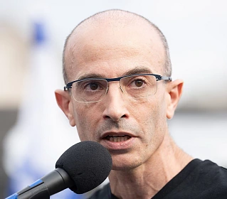 Izraelský historik Juval Noah Harari na demonstraci na podporu Izraele v...