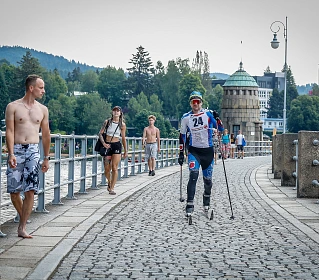 Recesistický závod Prasoloppet 2026 na jablonecké přehradě. (20. června 2026)