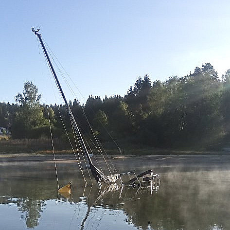Potopená plachetnice v Lipně.