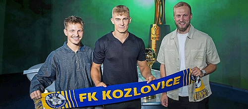 Zástupci fotbalových Kozlovic na losování třetího kola MOL Cupu, v němž...