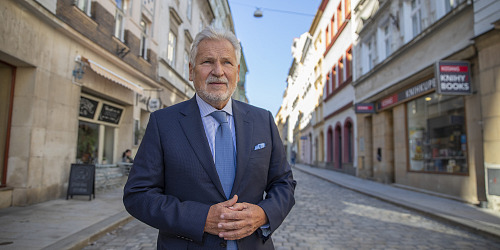Bývalý polský prezident Aleksander Kwaśniewski zavítal do Olomouce, aby převzal...