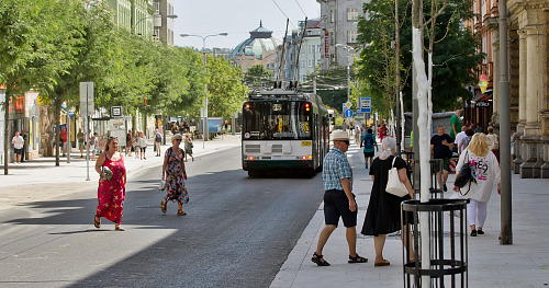 Americká třída poblíž plzeňského centra se po přestavbě více přiblížila podobě...