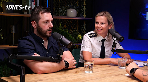 Jihočeská policejní mluvčí Lenka Krausová a její kolega policejní komisař David...