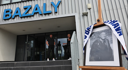 Pietní místo na ostravských Bazalech, kde mohou fanoušci a veřejnost uctít...