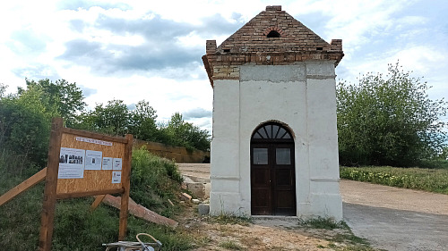 Téměř dokončená kaple v Evani na Litoměřicku (květen/červen 2026)