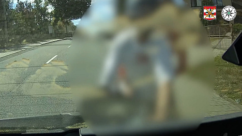 S třemi zákazy řízení ujížděl motorkář policistům stočtyřicítkou