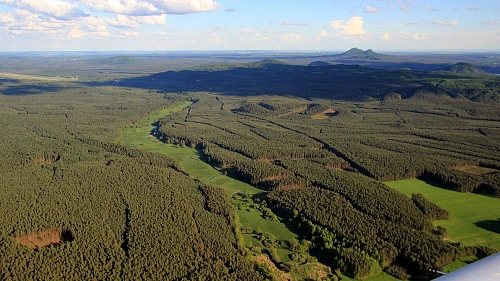 Do rezervace kromě Ploučnice a Svitavky patří také část Hradčanského potoka.