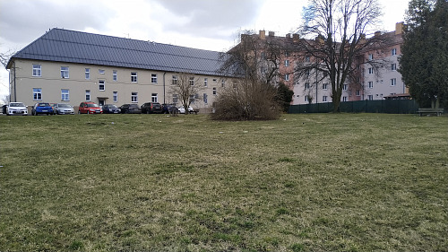 Nový dům se zhruba dvěma desítkami bytů chce havlíčkobrodská radnice vměstnat...