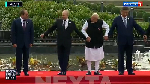 Zmatek na summitu BRICS: Putin se tlačil do středu, Modi ho málem porazil