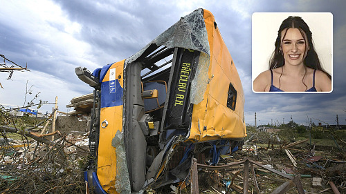 Nedojel do cíle. Převrácený autobus v Lužicích, kterým cestovala tehdy...