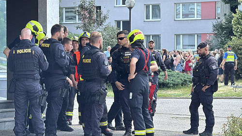 Policie i hasiči v Praze zasahují na Úřadu práce ČR v Novodvorské ulici kvůli...