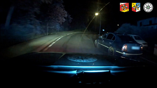 Než ho policie chytila, ujížděl jim přes dva kraje