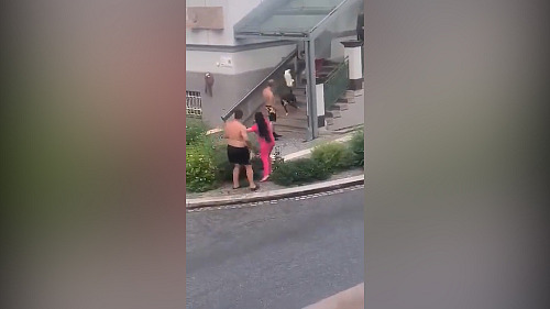Policejní stanice v Úpici v obležení