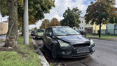 Pardubice mají řešení, jak některá parkovací místa uvolnit. Majitele zdarma...