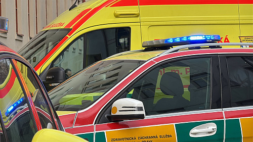 Policie vyšetřuje pád z okna ve škole na pražských Vinohradech (20. března 2026)