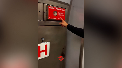 Nouzové zastavení soupravy metra