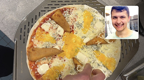 Hotel a restaurace Seč, kde připravují pizzu se smaženým sýrem. Ve výřezu je...